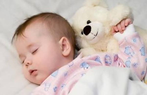 كم من الوقت يحتاج الطفل للنوم؟