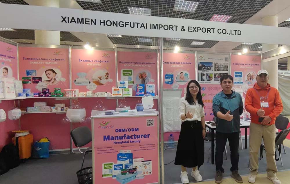تقدم شركة Hongfutai الحفاضات ومنتجات النظافة إلى المعرض الروسي